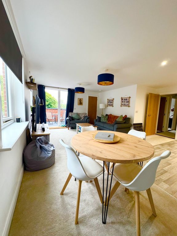 Property photo 3 of 11 Dining