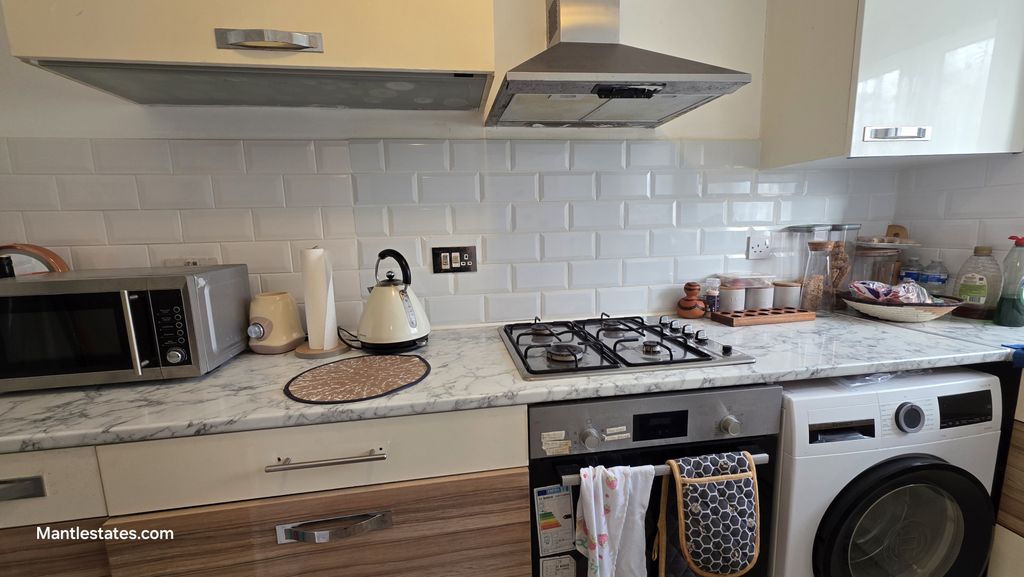 Property photo 2 of 7 Kitchen