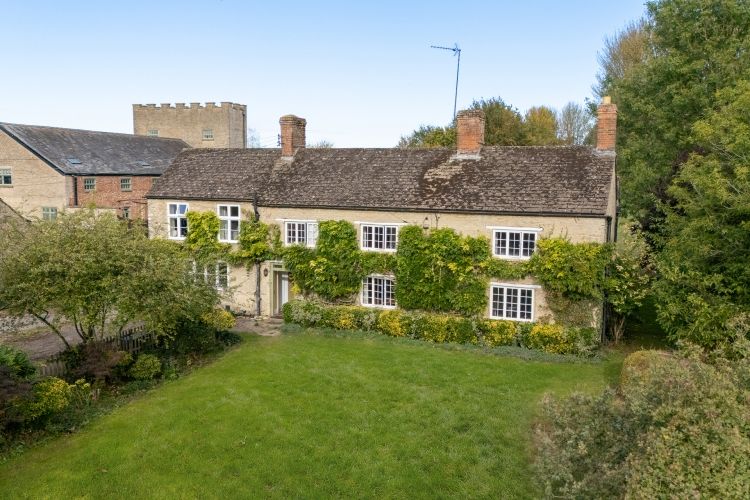 Property photo 1 of 10 305400