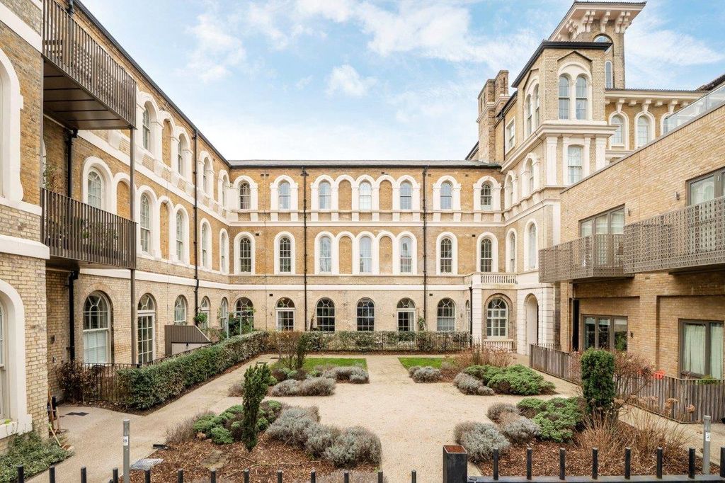 Property photo 1 of 21 Exterior