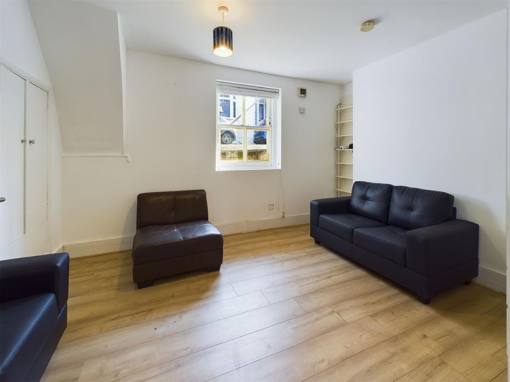 Property photo 3 of 9 Cam02534G0-Pr0438-Still008.Jpg