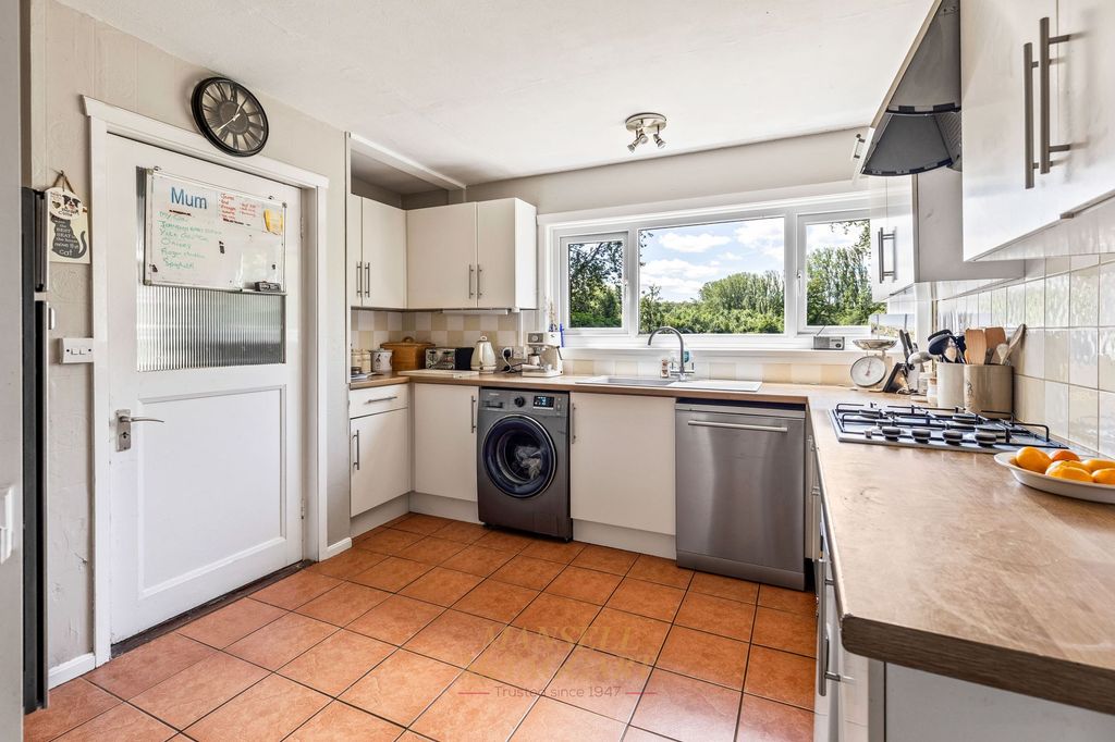 Property photo 3 of 24