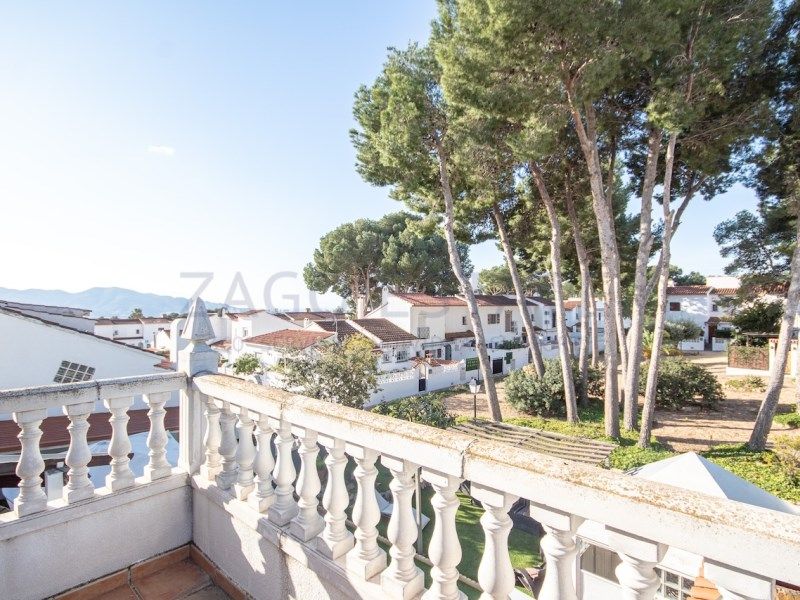 Property photo 3 of 34