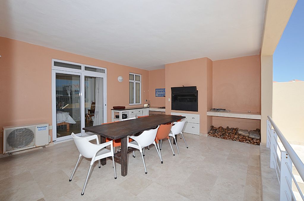 Property photo 2 of 31