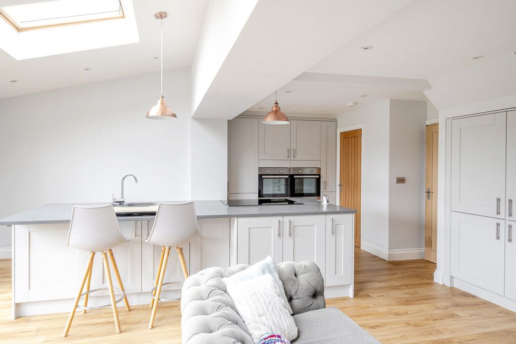 Property photo 3 of 23