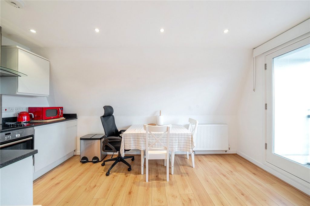 Property photo 2 of 17 Picture No. 18