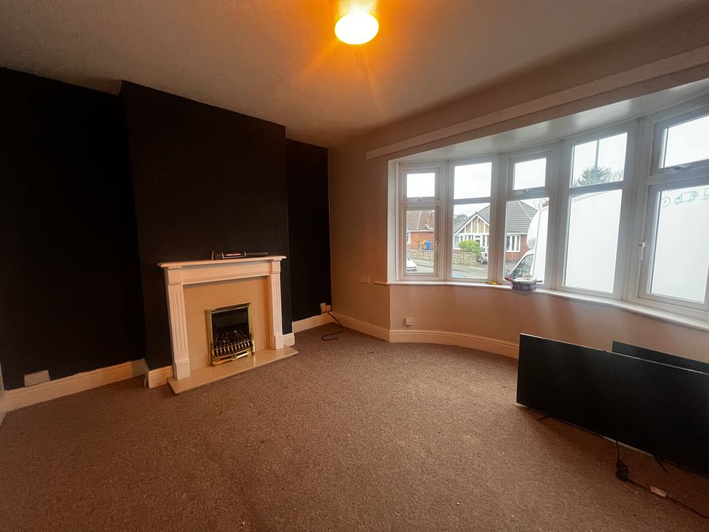 Property photo 3 of 6 Living Room