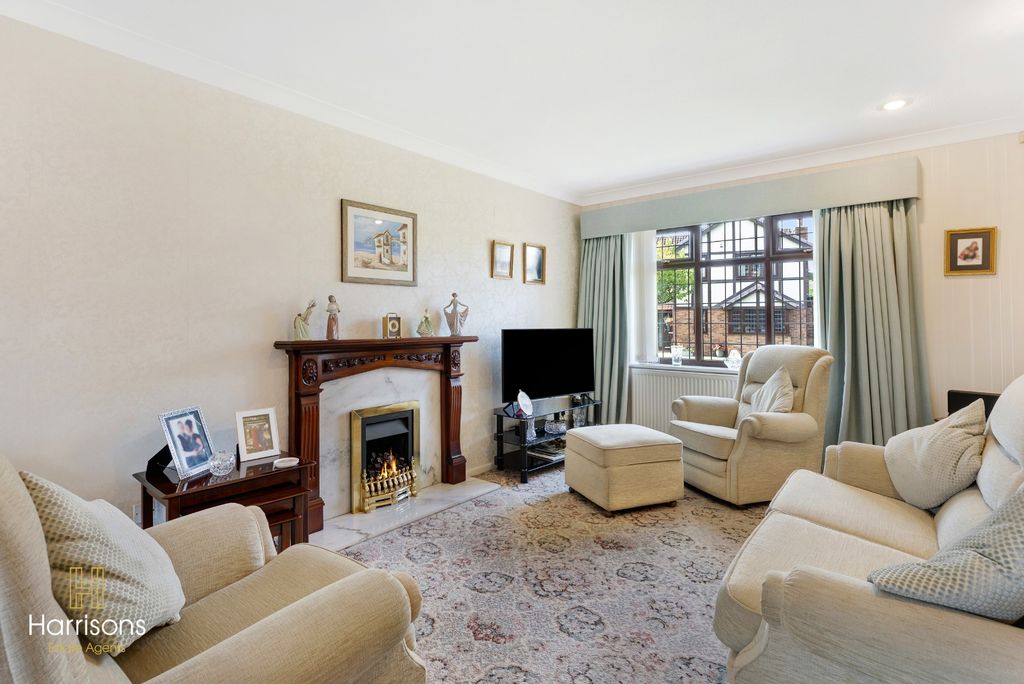 Property photo 2 of 33 5566975