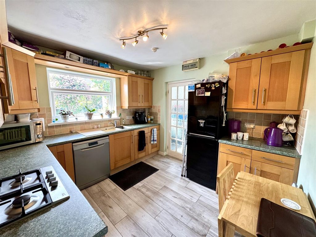 Property photo 2 of 24 Kitchen/Breakfast Room