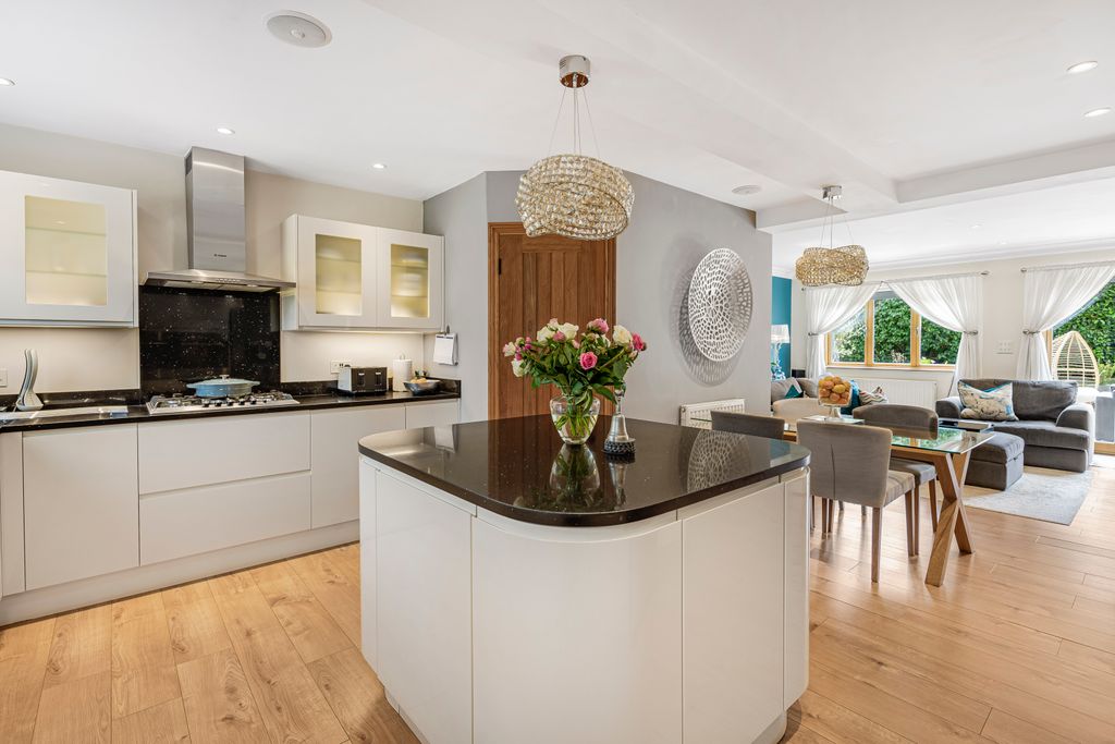 Property photo 3 of 40 10555572
