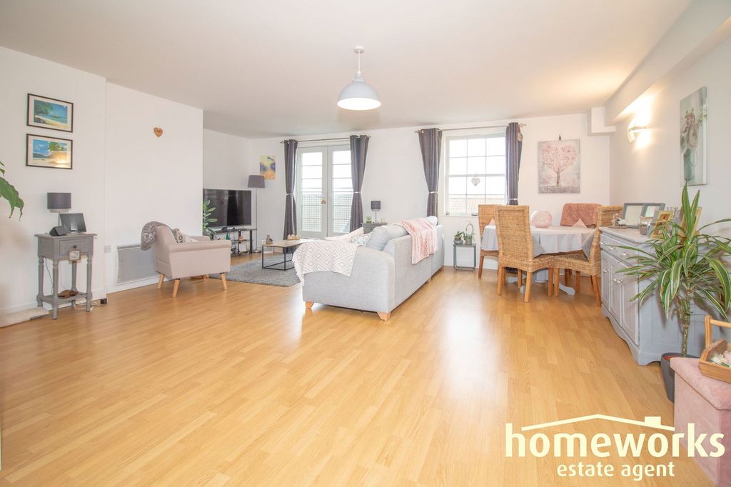 Property photo 3 of 8