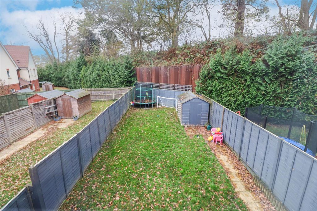 Property photo 2 of 18 Garden