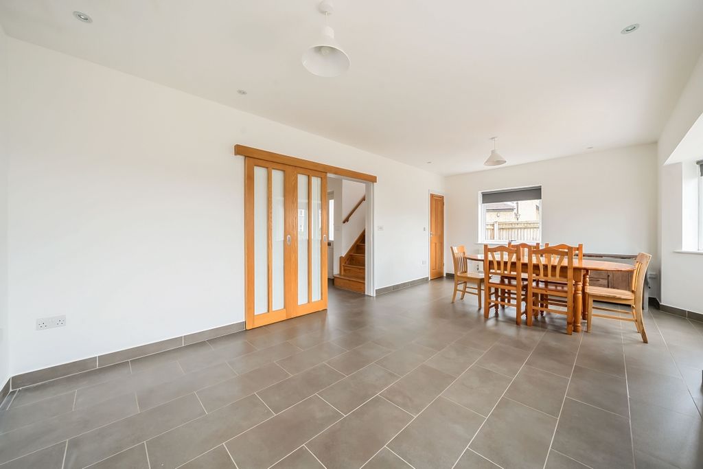 Property photo 3 of 16 1266247 (2)
