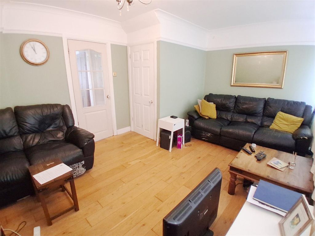 Property photo 2 of 12 Rec 1