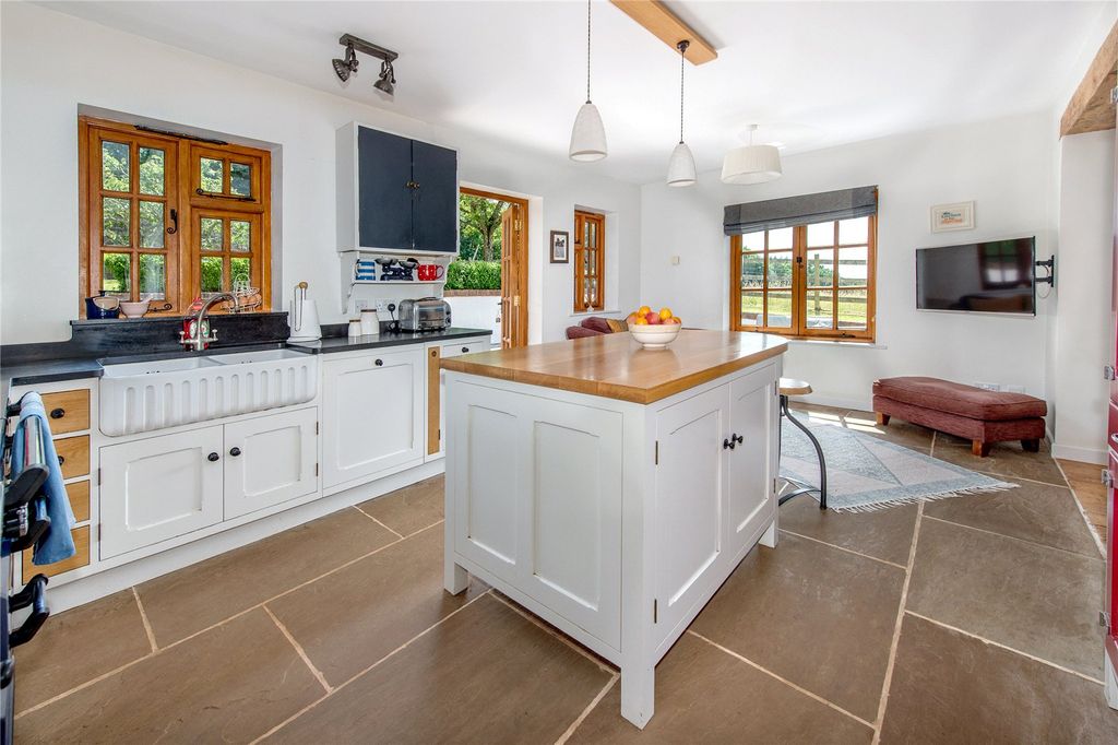 Property photo 3 of 28 Picture No. 05