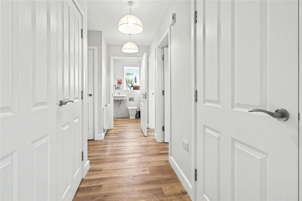 Property photo 2 of 9 Hallway