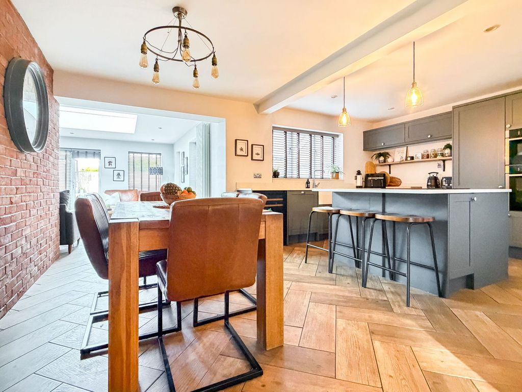 Property photo 2 of 30