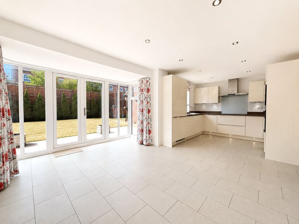Property photo 2 of 32 Picture No. 80
