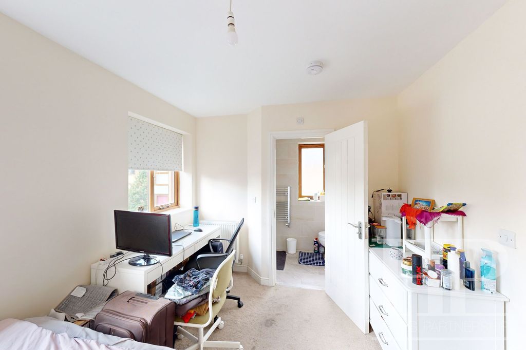 Property photo 2 of 5
