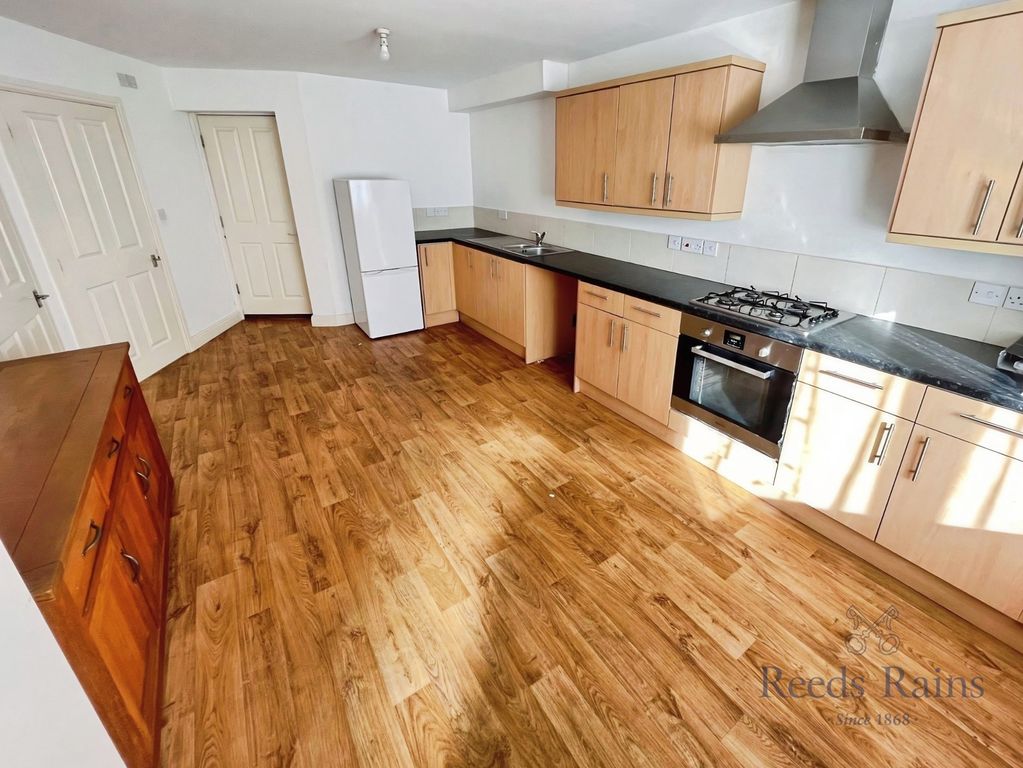Property photo 2 of 15 Kitchen