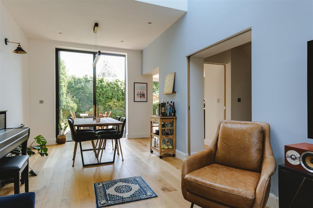 Property photo 3 of 44 Lushington Terrace-13.Jpg