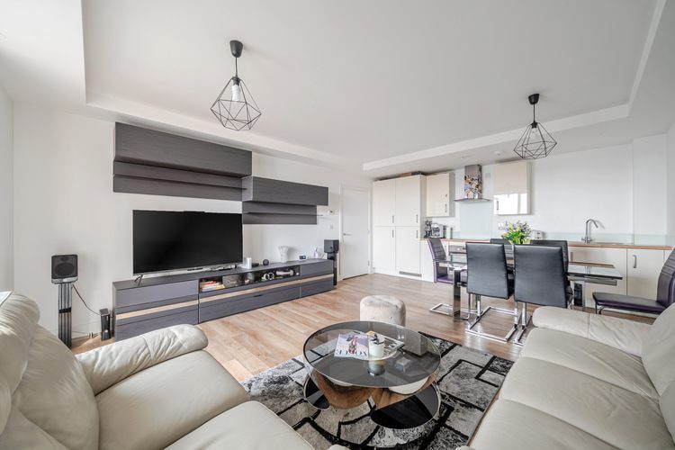 Property photo 1 of 18