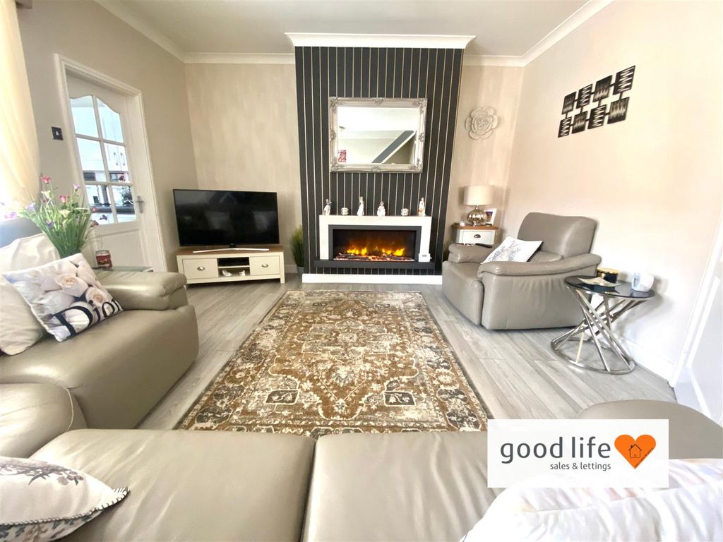 Property photo 1 of 18 20250516_124939581_Ios162Stleonardstreet.Jpg