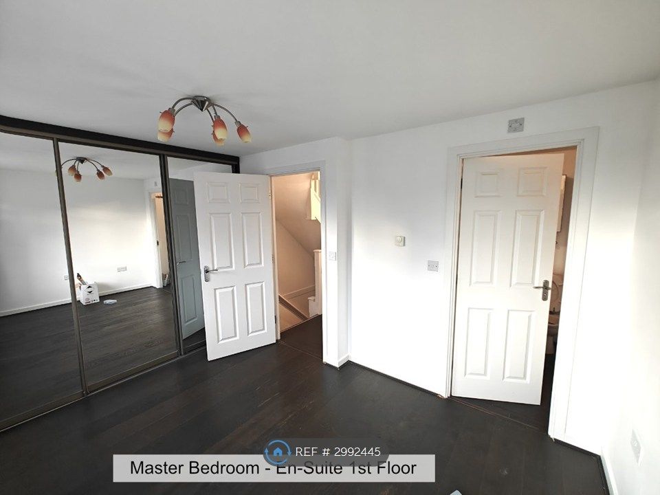Property photo 3 of 10 Master Bedroom - En-Suite - 1st Floor