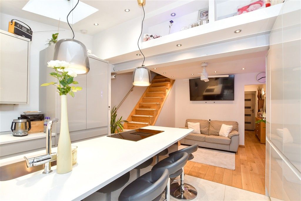 Property photo 3 of 14 Kitchen