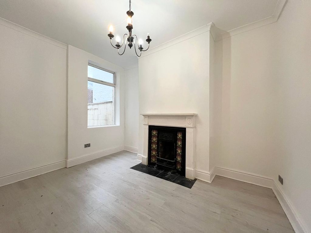 Property photo 3 of 7 Picture No. 02