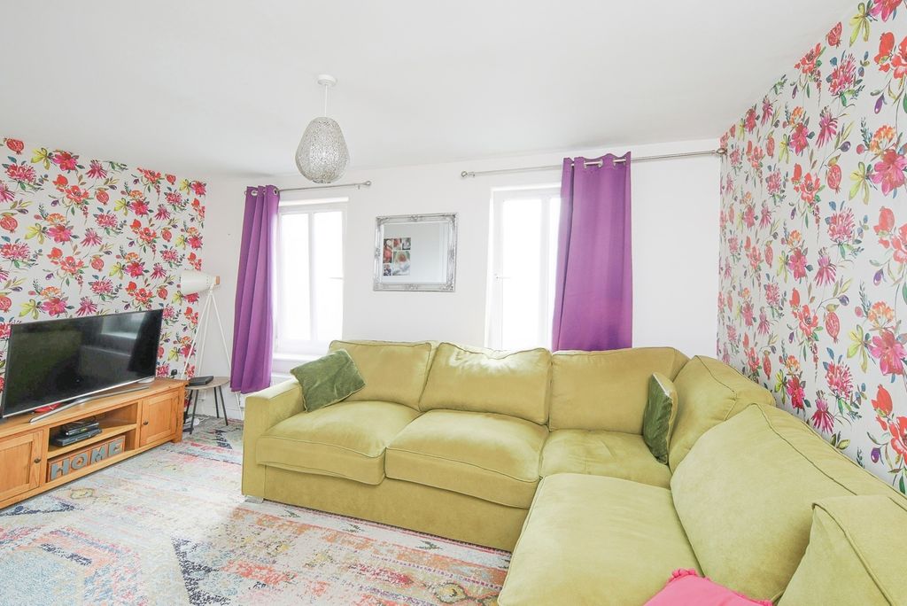 Property photo 2 of 17 Photo