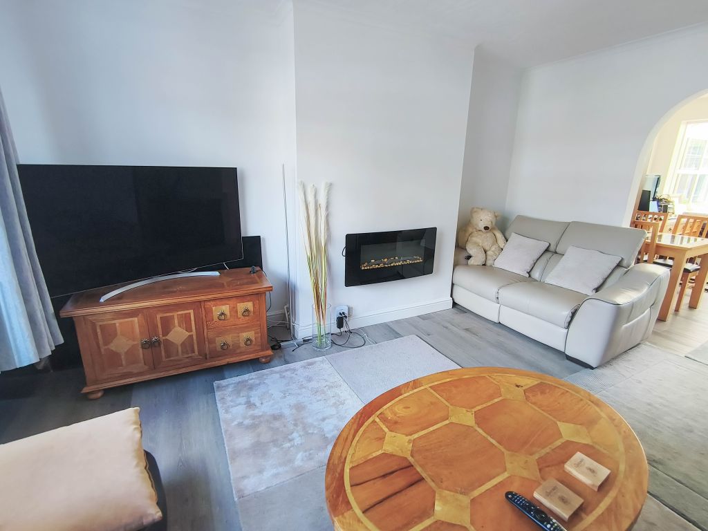 Property photo 3 of 14 Lounge