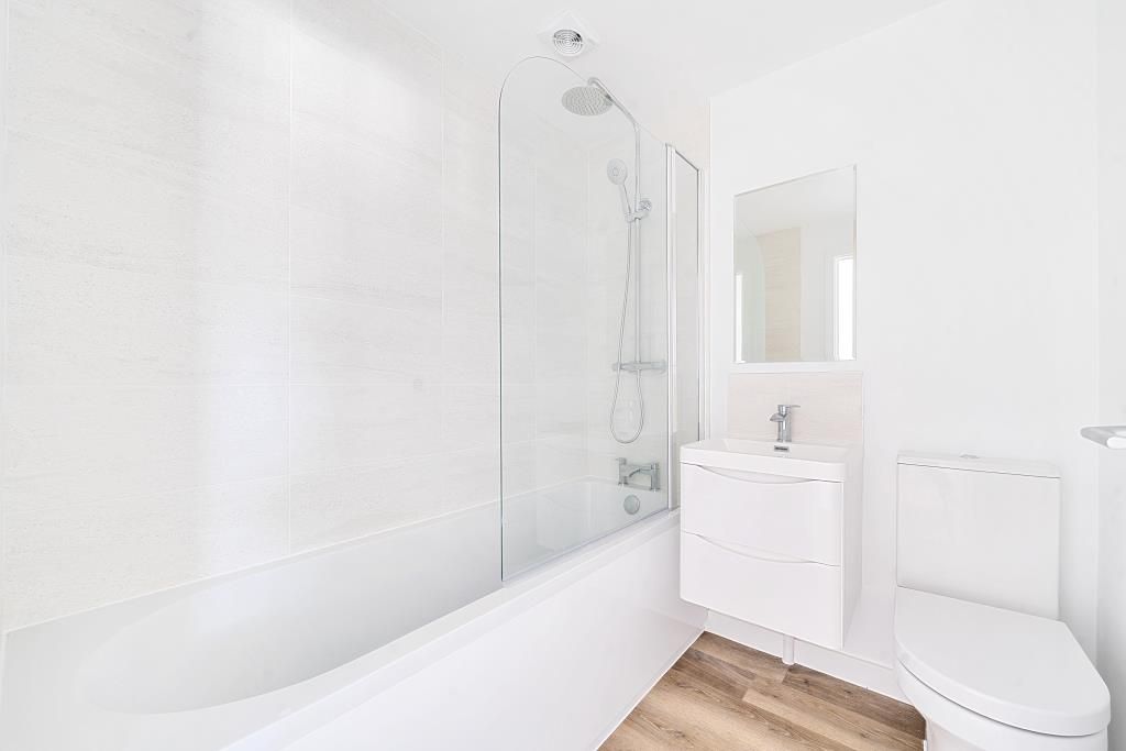 Property photo 2 of 16 Bathroom