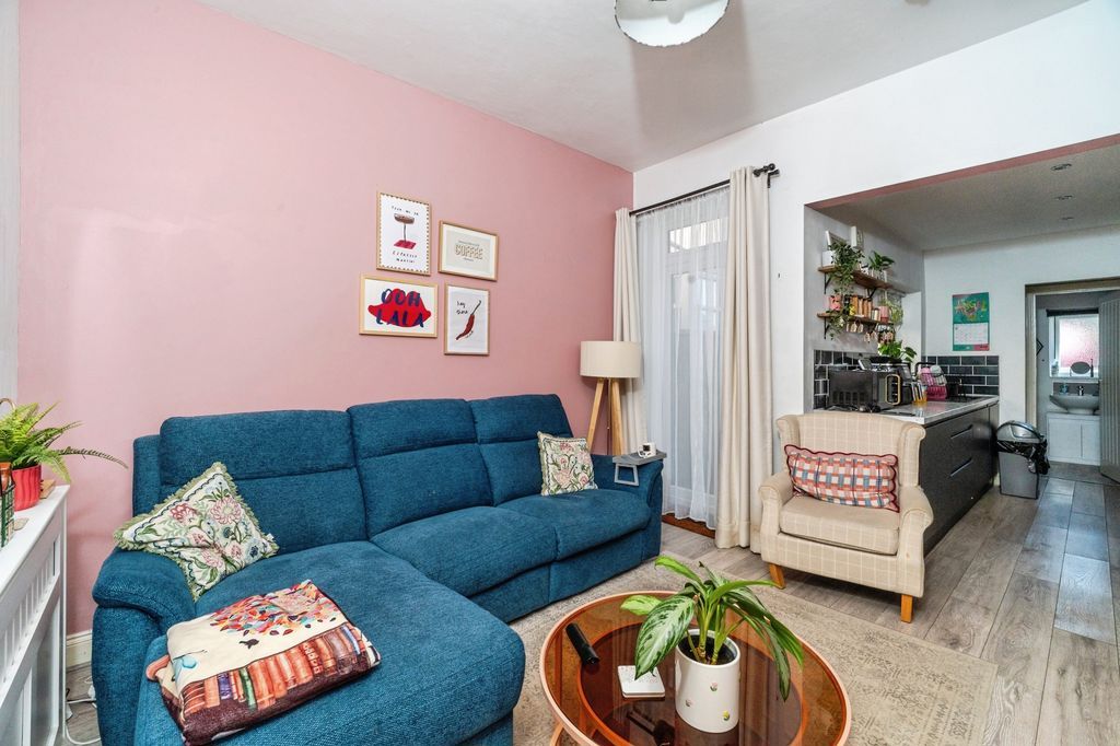 Property photo 3 of 14 Living Room