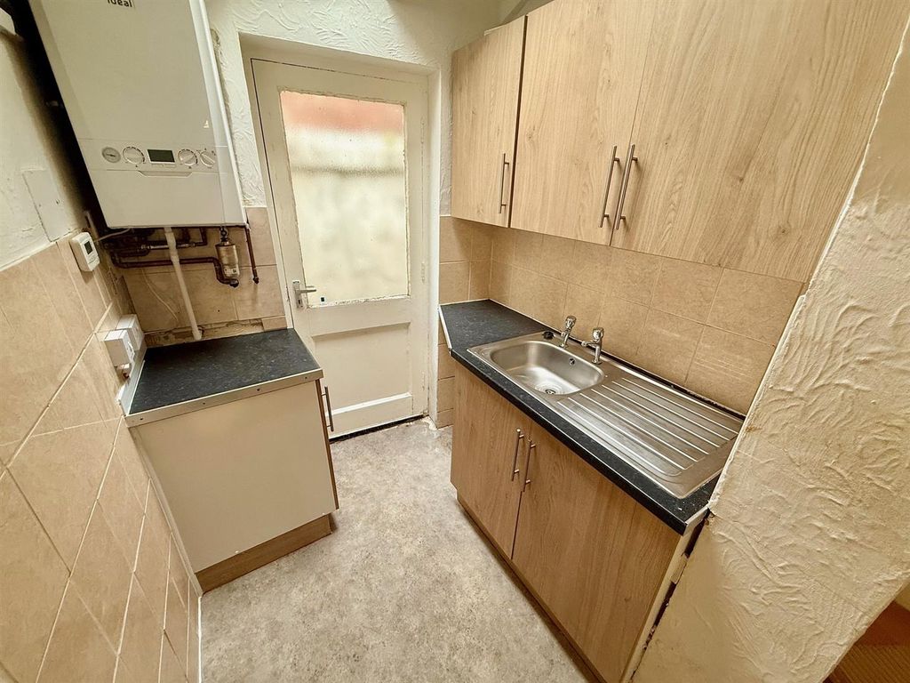 Property photo 2 of 9 Kitchen