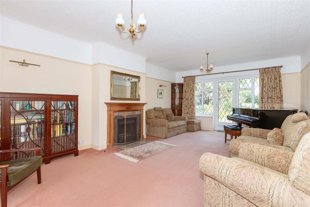 Property photo 2 of 23 West Park Lane_15.Jpg