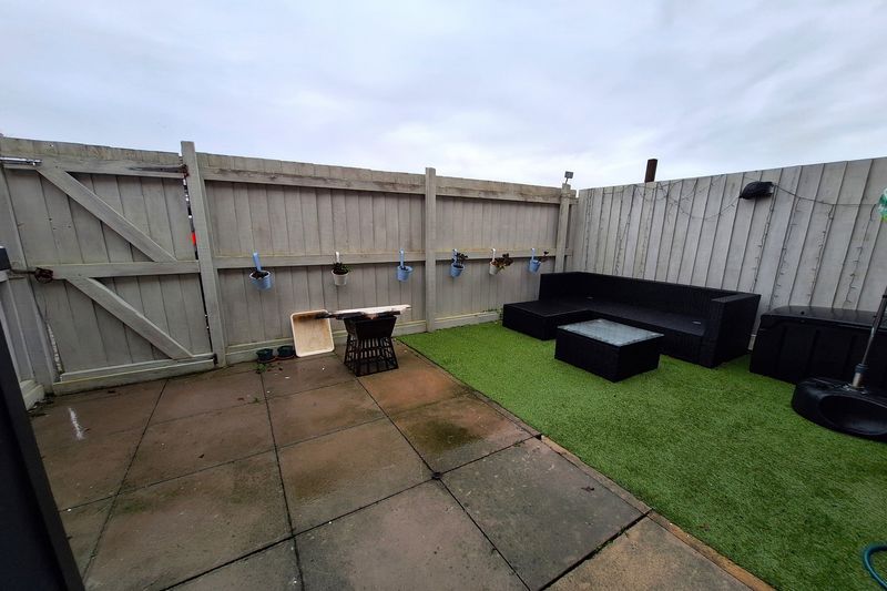 Property photo 2 of 14 Garden