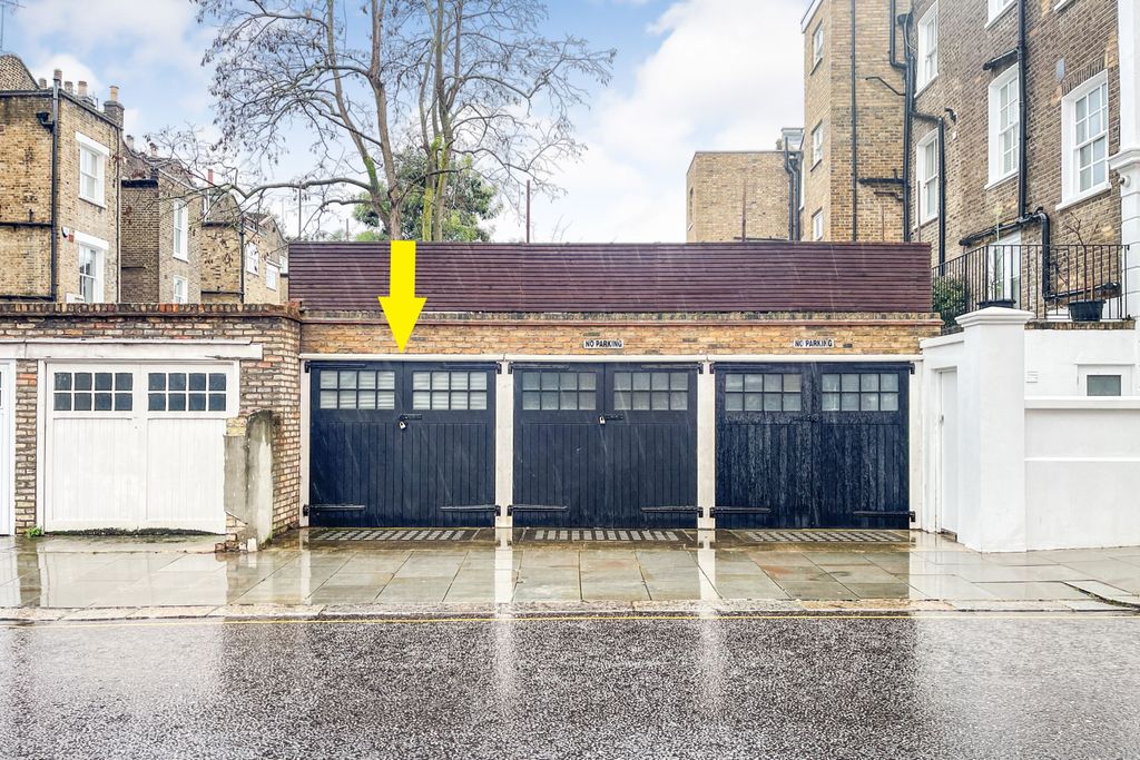 Property photo 1 of 1 Garage 3, 46 Abingdon Villas, Kensington, London, W8 6Xd