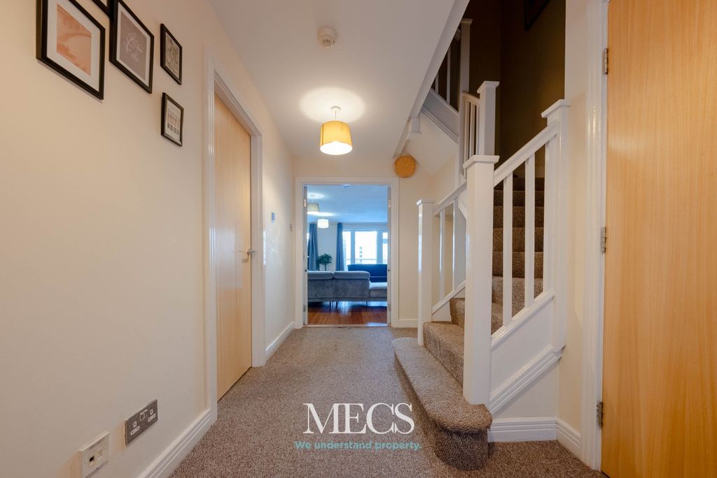 Property photo 1 of 11 1587323