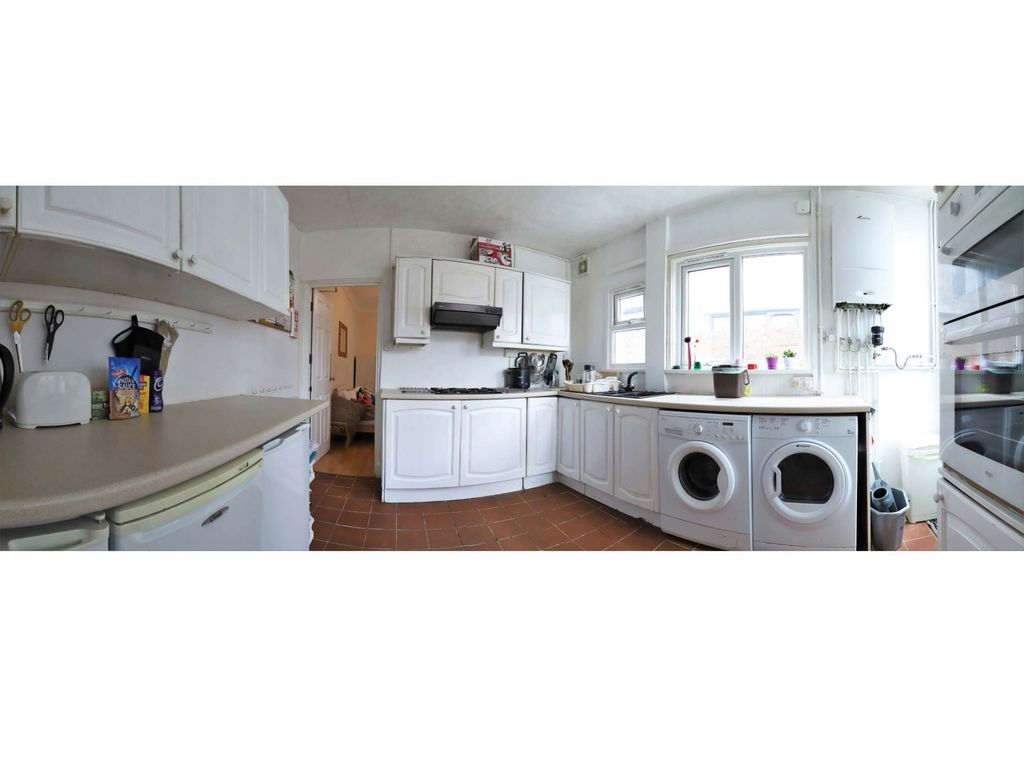 Property photo 2 of 12 Kitchen