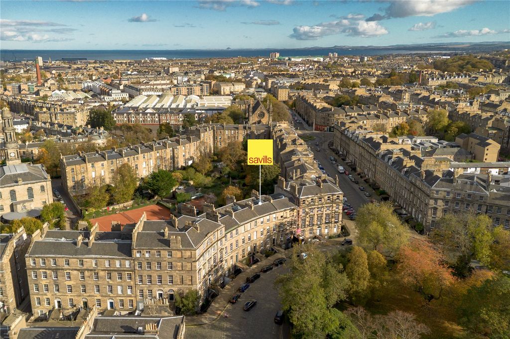 Property photo 1 of 39 Drummond Place