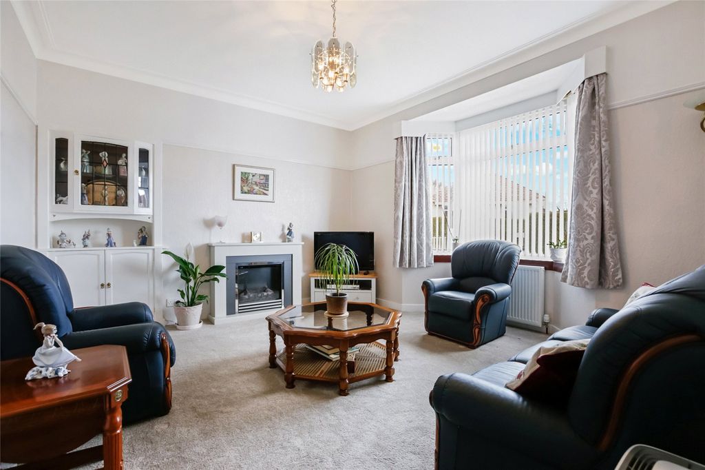 Property photo 2 of 28 Lounge