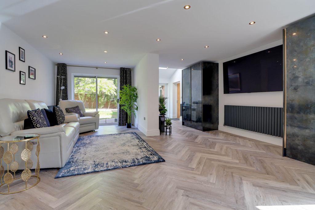 Property photo 3 of 33 Kitchen/Diner