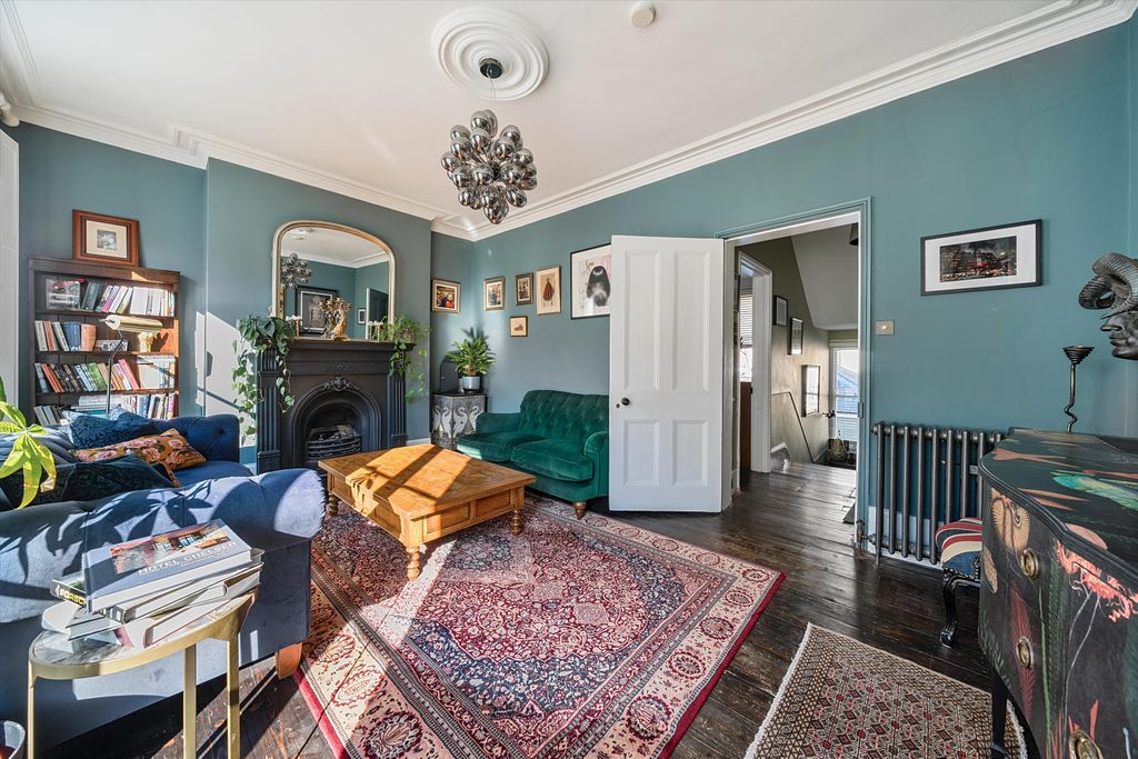 Property photo 2 of 13 Image