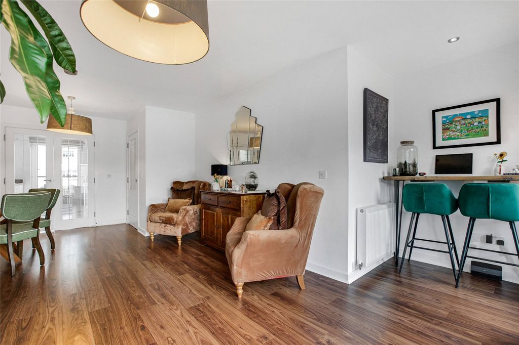 Property photo 3 of 18 Sitting Area