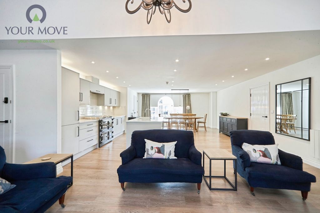 Property photo 2 of 32 Pbox-Img.Jpg