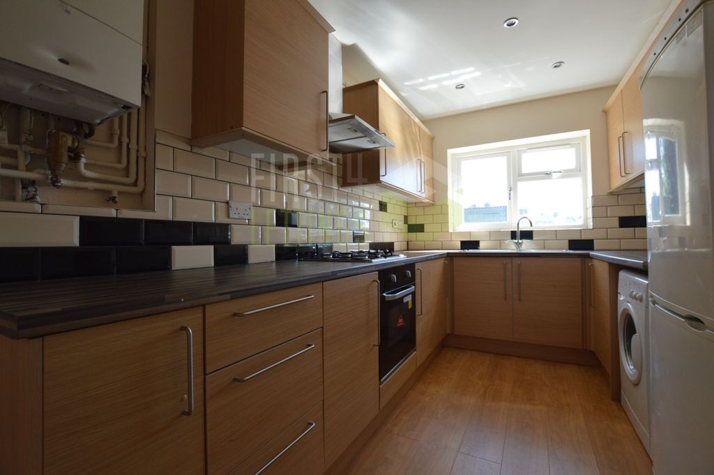 Property photo 2 of 8 Kitchen