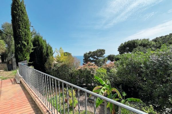 Property photo 1 of 2