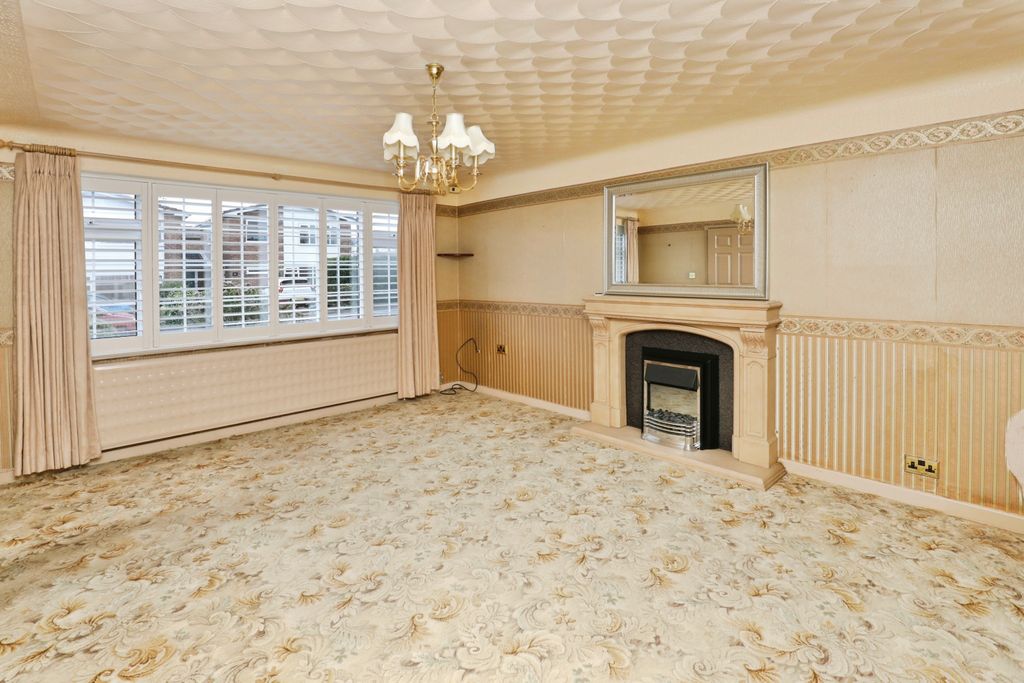 Property photo 2 of 20 8