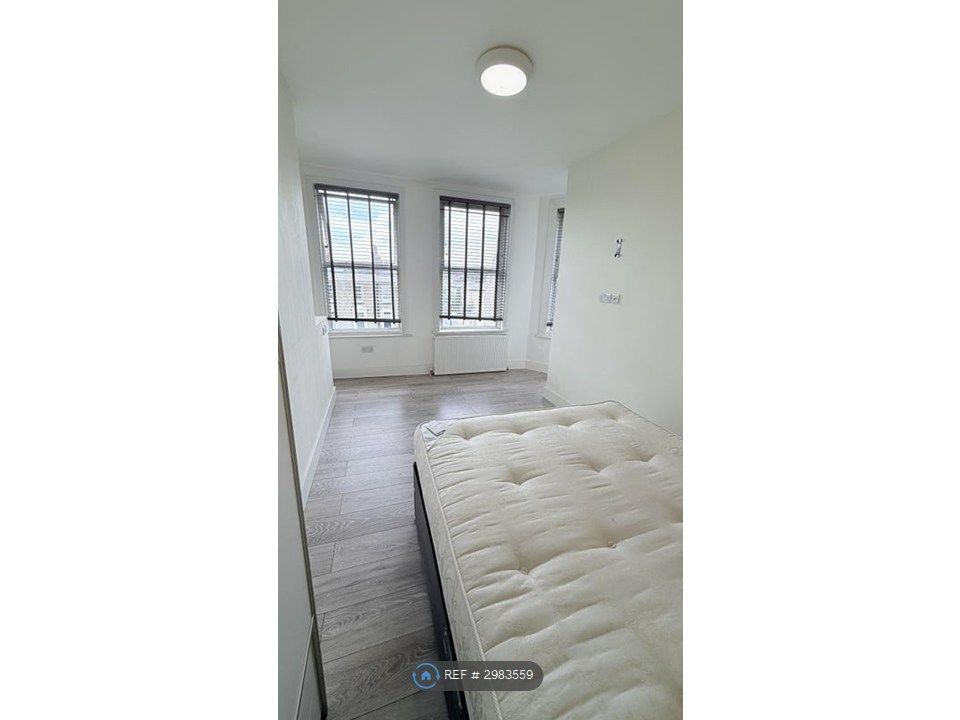 Property photo 2 of 14 Studio 1